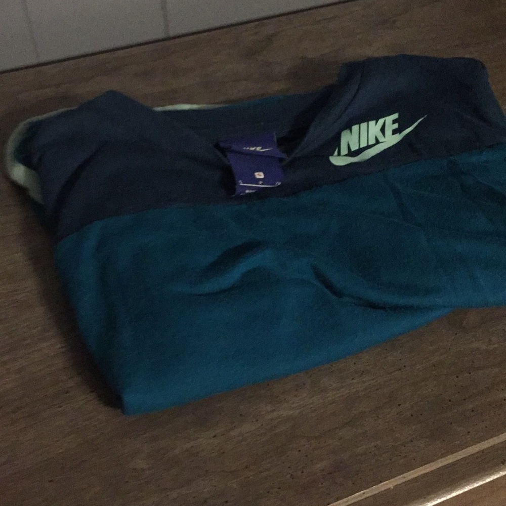 Girls Nike tee